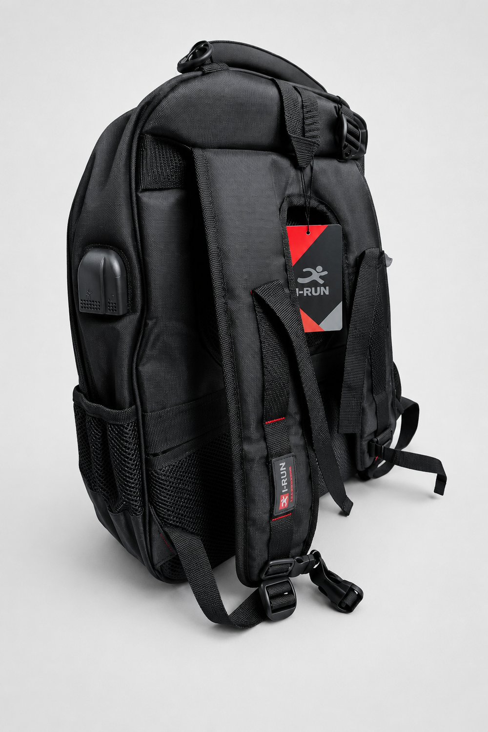Mochila urbana reforzada negra, vista trasera con tirantes acolchados